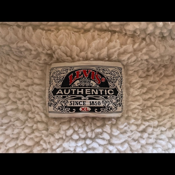 Vintage Authentic Levi’s Sherpa-Lined Bleached Jean Jacket - Picture 3 of 12